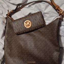 LARGE MICHAEL KORS PURSE 