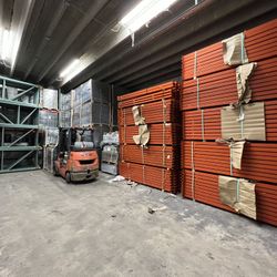 Teardrop Pallet Racks Beams Uprights Wire Decks Industrial Warehouse Forklifts 