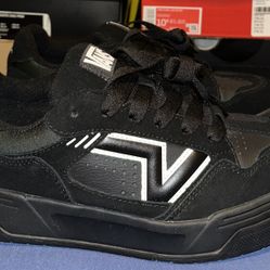 Vans Upland “Black” Size 10.5