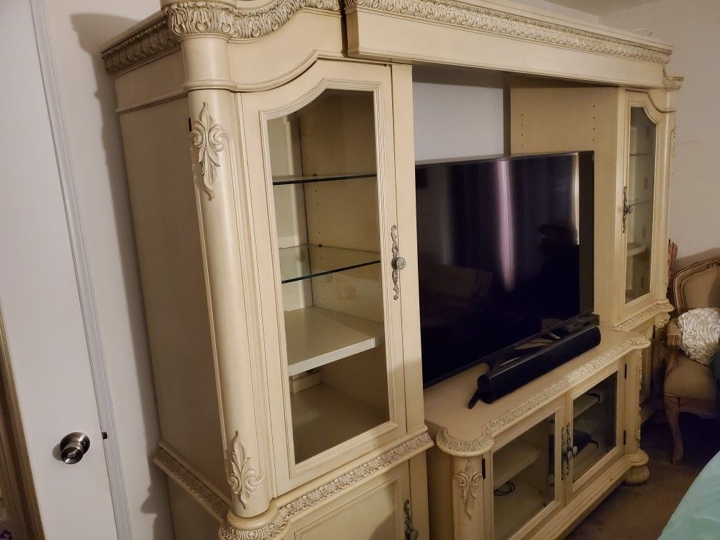 Haverty's Entertainment Stand
