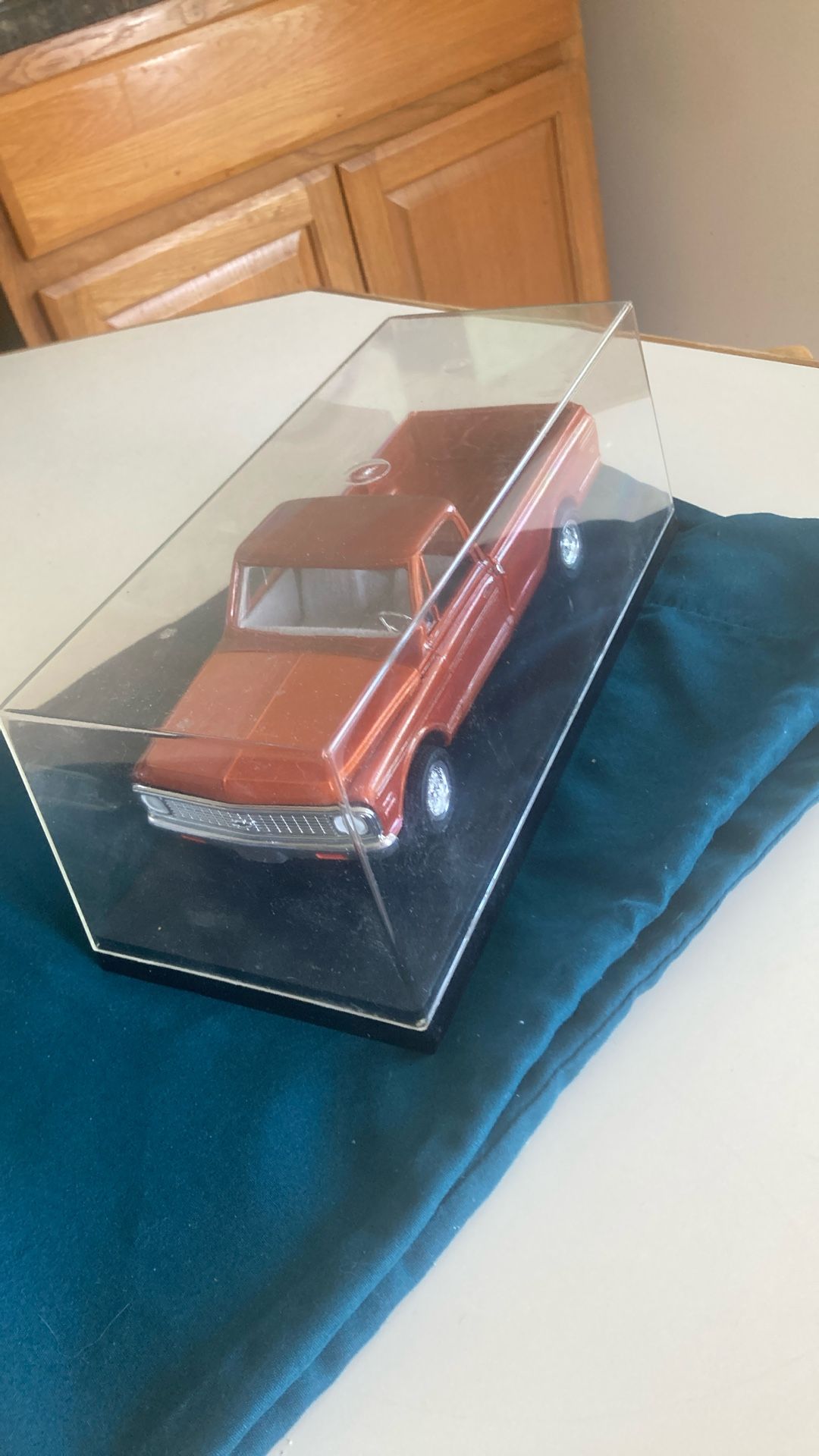 1:25 Chevrolet C-10 Model With Display Case
