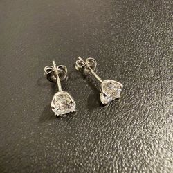5mm Round Cut Diamond Stud Earrings in White Gold