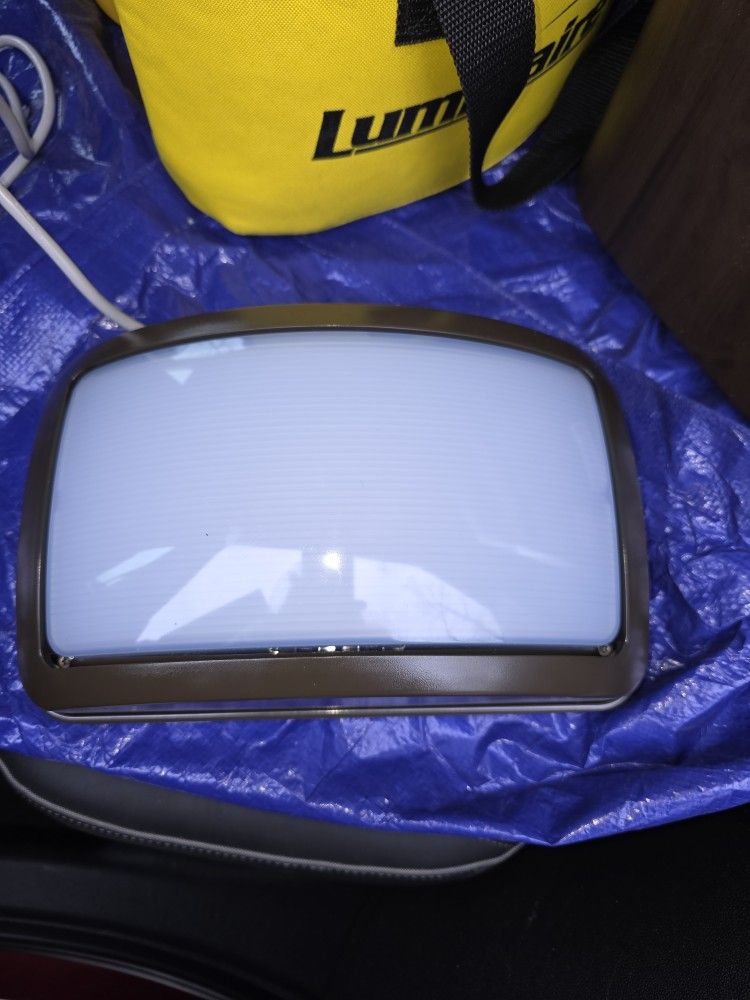 New Light Fixture W Carry Case