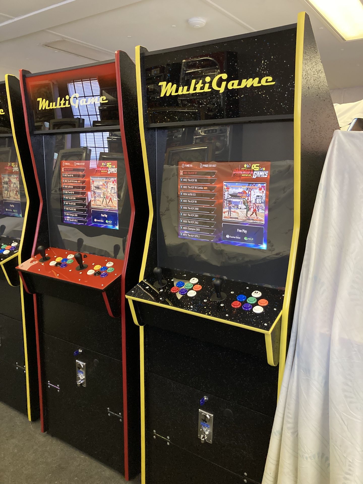 Commercial Quality Full Size Arcade Machine With 6000 Games