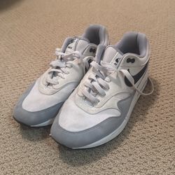 Nike Air Max Sneakers Grey/White – Size 9.5 – Great Condition