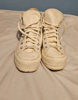 Women's Converse size 6.5 women's.