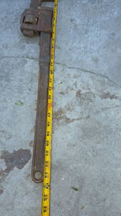 Pipe wrench 24in