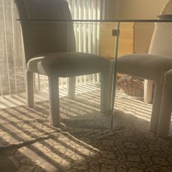 glass dining table 