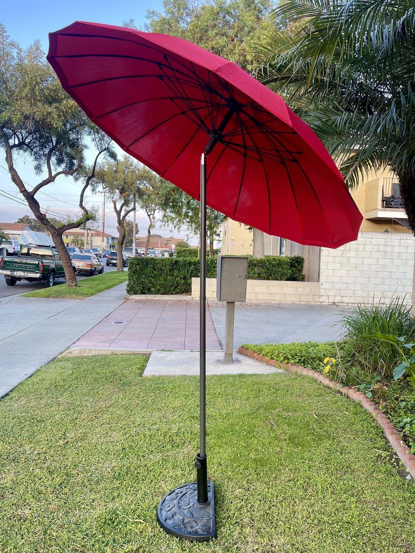 artsy patio umbrellas Business & Pleasure Co. The Umbrella Why Choose This Umbrella Color:Granite Black GLASS NEBO Davinci 450 Lumen