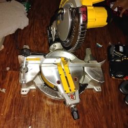 De Walt  14 " Compound Saw 150$
