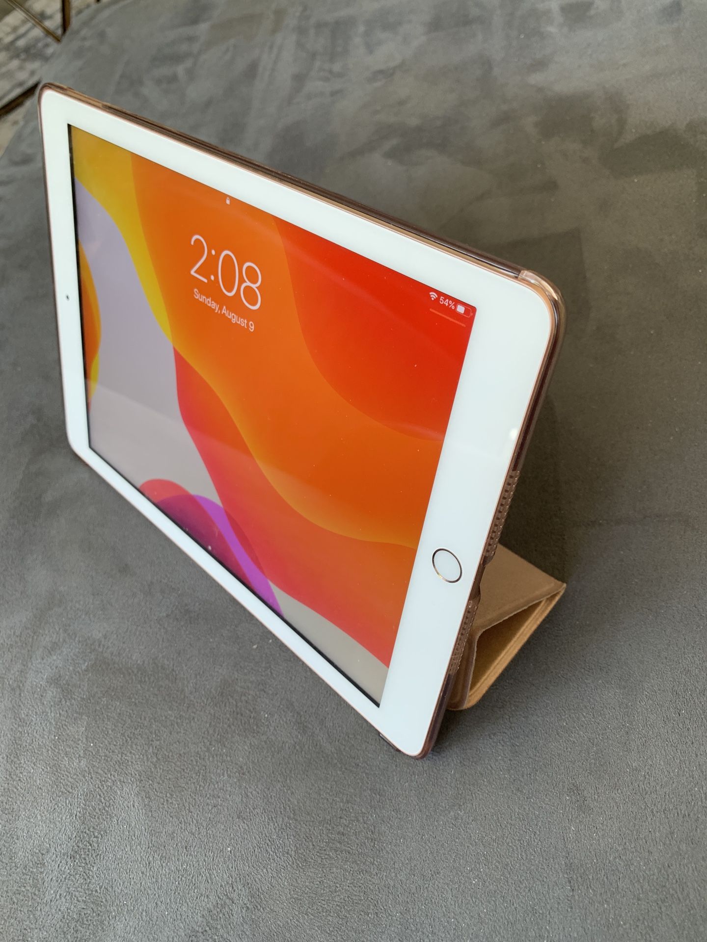 iPad Gold 32 GB 6th Generation great condition