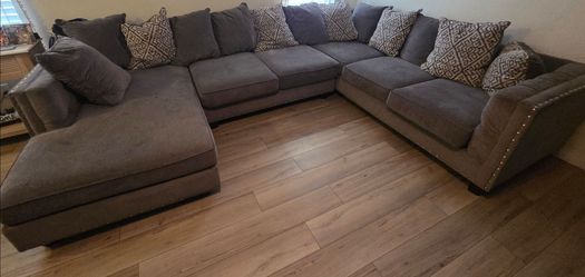 Gray Fabric Sectional Sofa with Chaise