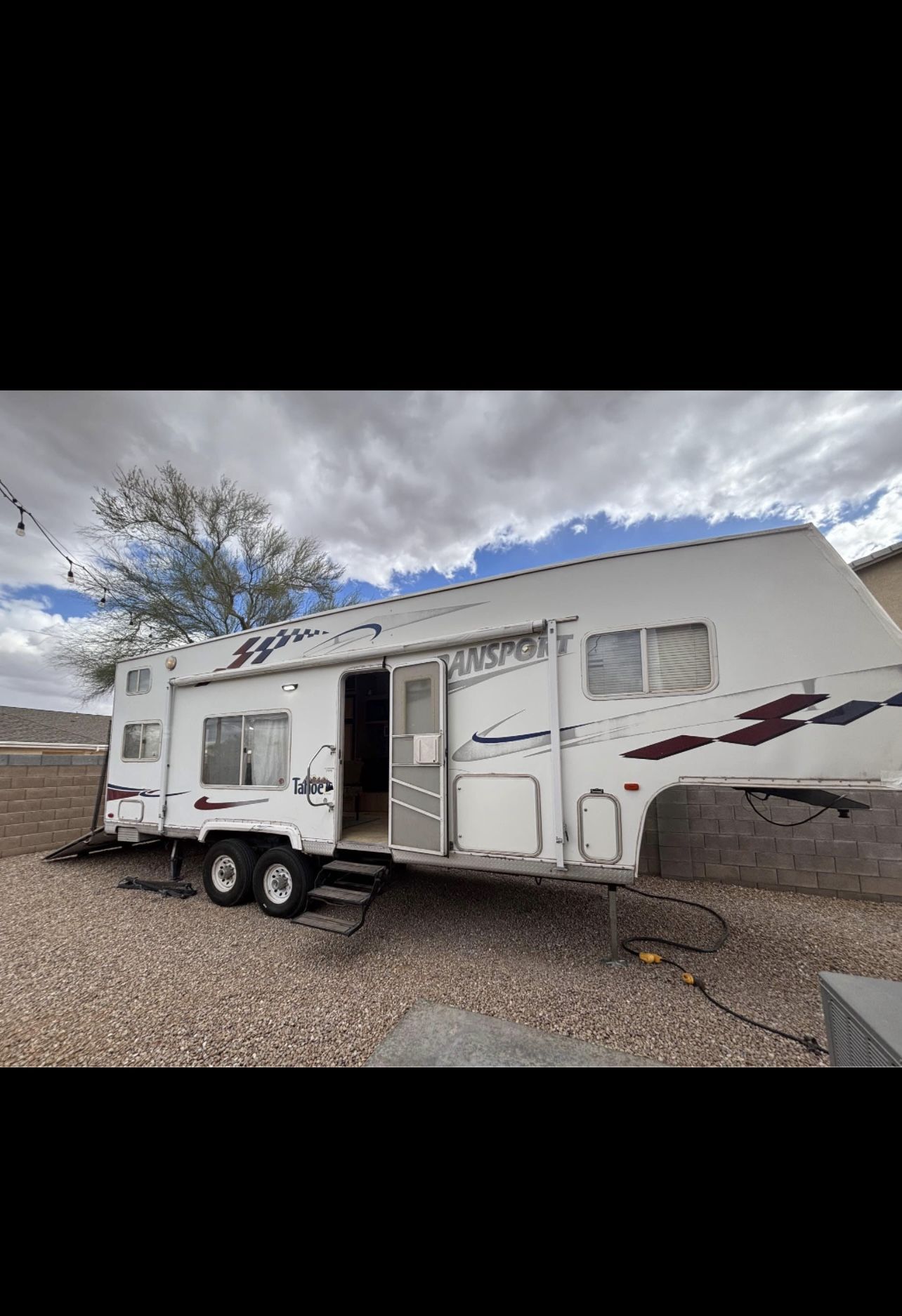 2005 Thor Transport Toy hauler Fifth Wheel