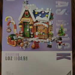 LOZ Creative Series #1223 Christmas House building set. 