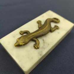 Highly Detailed Little Lizard Paperweight