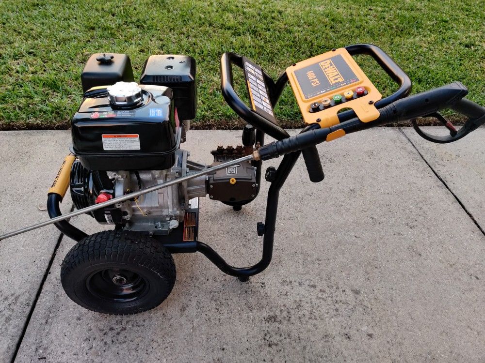DeWalt 4400 PSI Pressure Washer + Surface Cleaner for Sale in Kissimmee