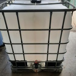 Clean 250 Gallon Water Tanl