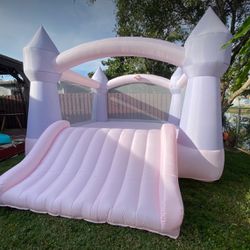 Bounceland Party Castle DayDreamer Cotton Candy Bounce House, 