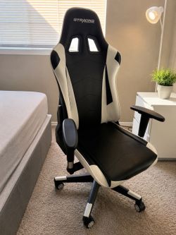 GTRACING black and white gaming chair – Great condition