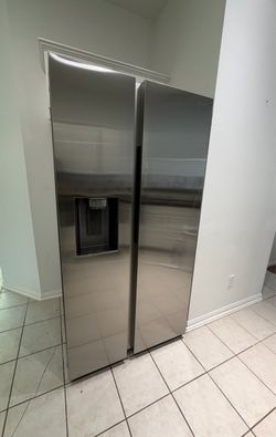 Obo Samsung RS27T5200SR, 27.4 cu. ft. side-by-side fridge. Like new