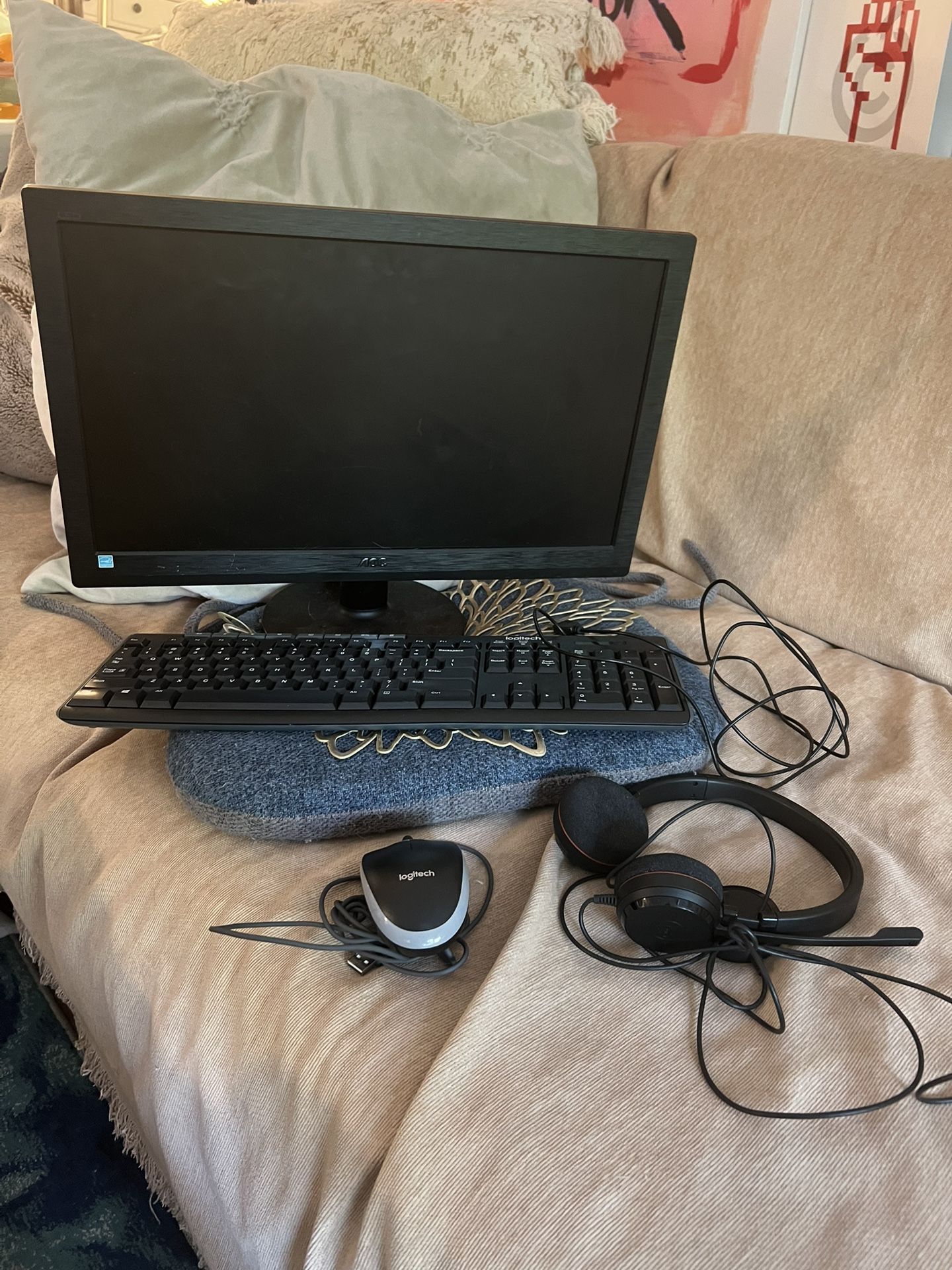 Monitor. Mouse, Keyboard, Headphone Set