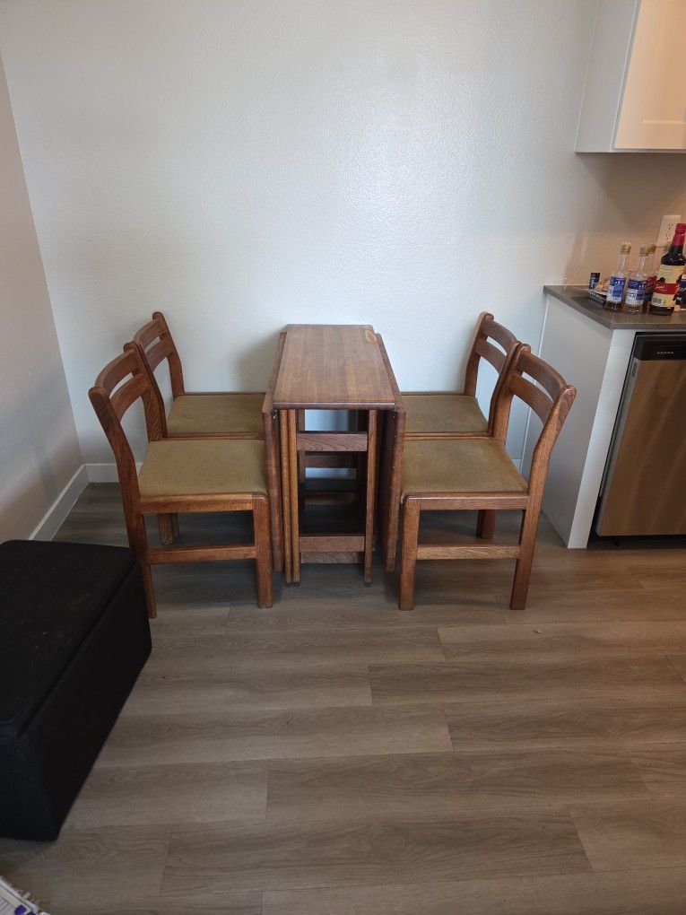Dining Table & Chairs