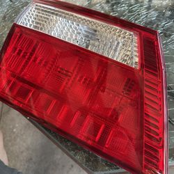 2005-2007 Honda  Odyssey (Left Rear Lift gate Lamp) NEW
