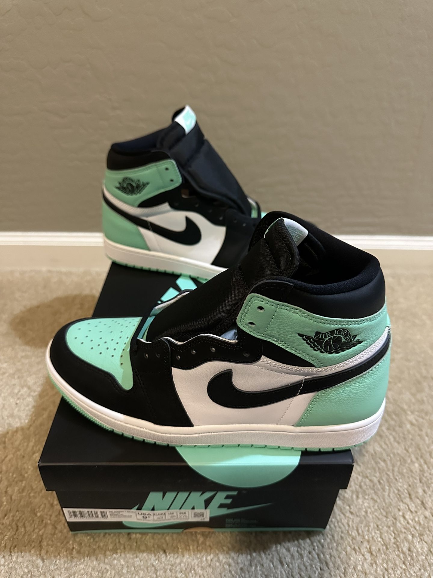 Brand New Jordan 1 Retro High OG Green Glow Men’s Size 9.5