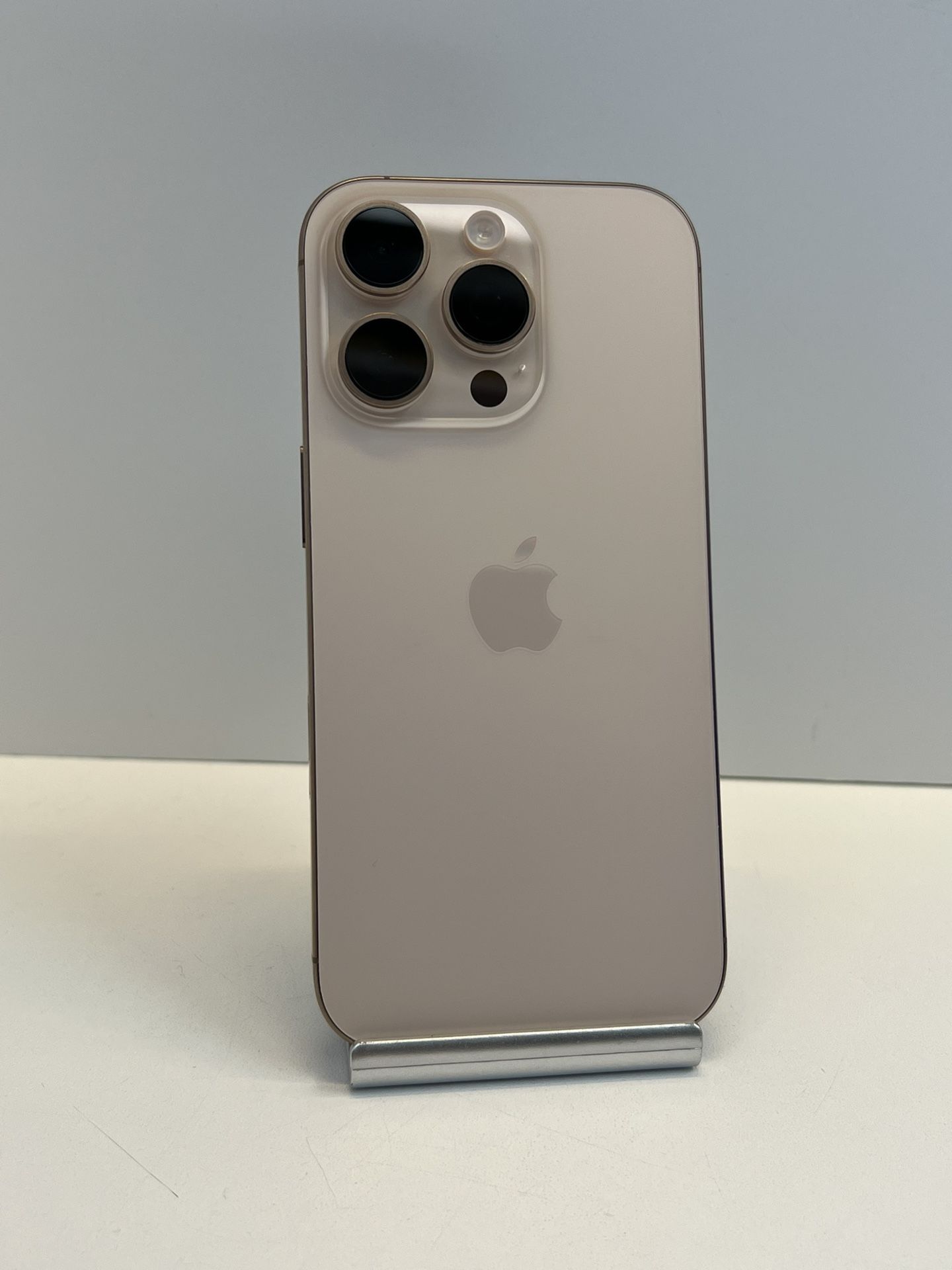 Apple iPhone 16 Pro 128gb. ( Factory Unlocked )