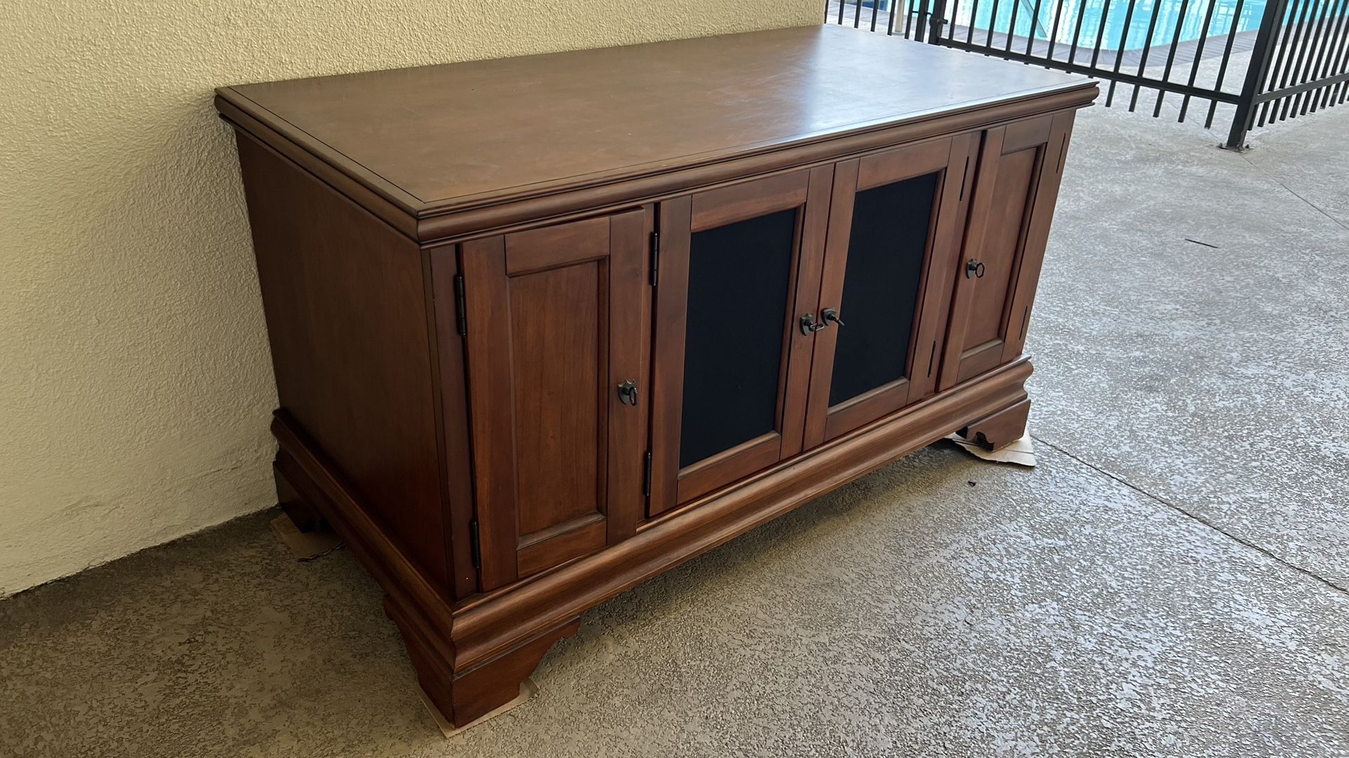 MUST GO Luxury Tv Stand