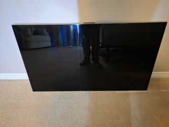 Samsung 55" LED TV and Wall Mount