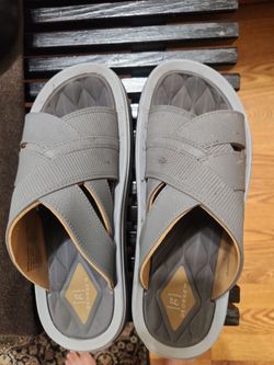 sandals men size 9. it fits more like a 10