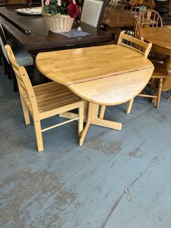Small round Dropleaf table and chairs set (in store)