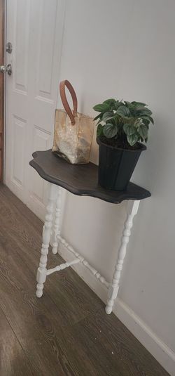 Mini enter table to small spaces