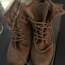 Boots 8.5 