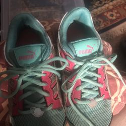 PUMA Girls Sneakers Green And Fushia. Size 3 y