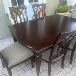 Table with 6 Chairs 