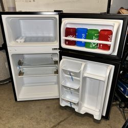 Arctic King Mini fridge 