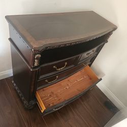 Dresser Dark Wood 