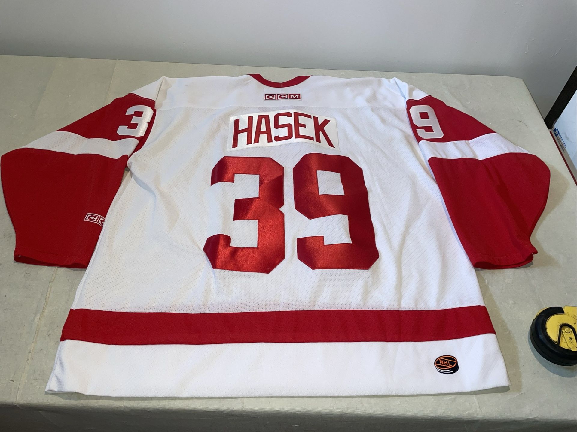 Dominik Hasek Jersey Detroit Red Wings Mens Xxl Euc Mic Ccm White Vintage Nhl