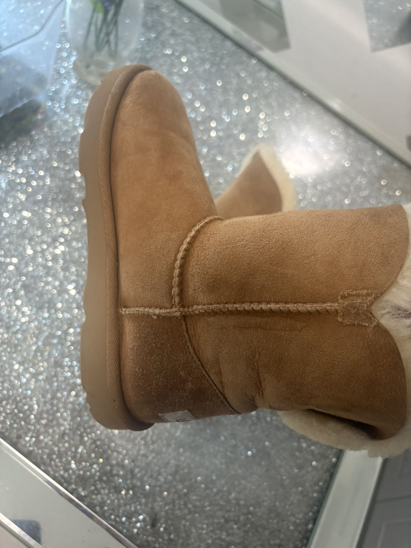 Kids Ugg Size 3