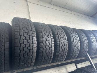 SET OF TIRE 275 65 20 PIRELLI 85% LIFE