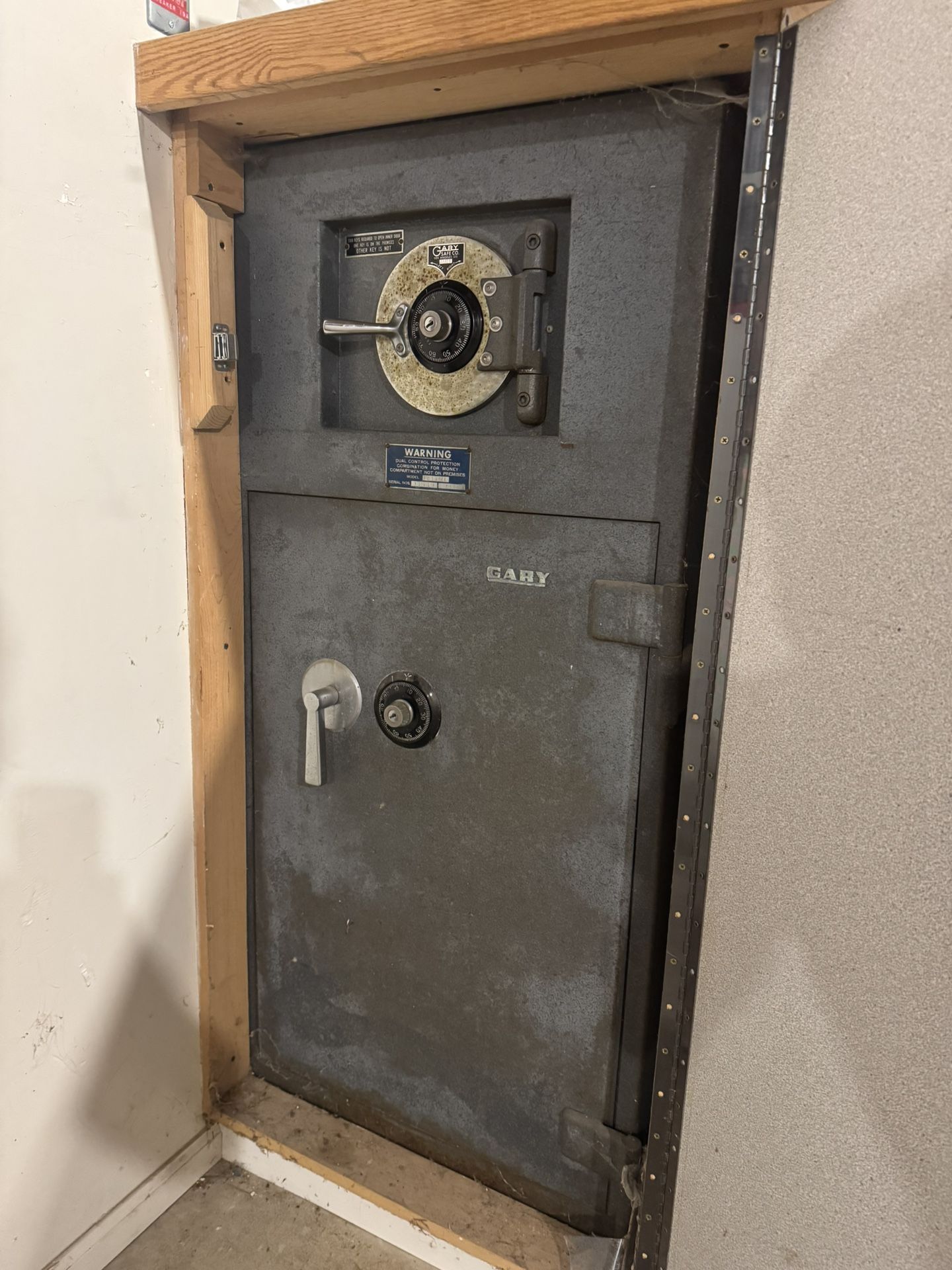 Gary Record Safe