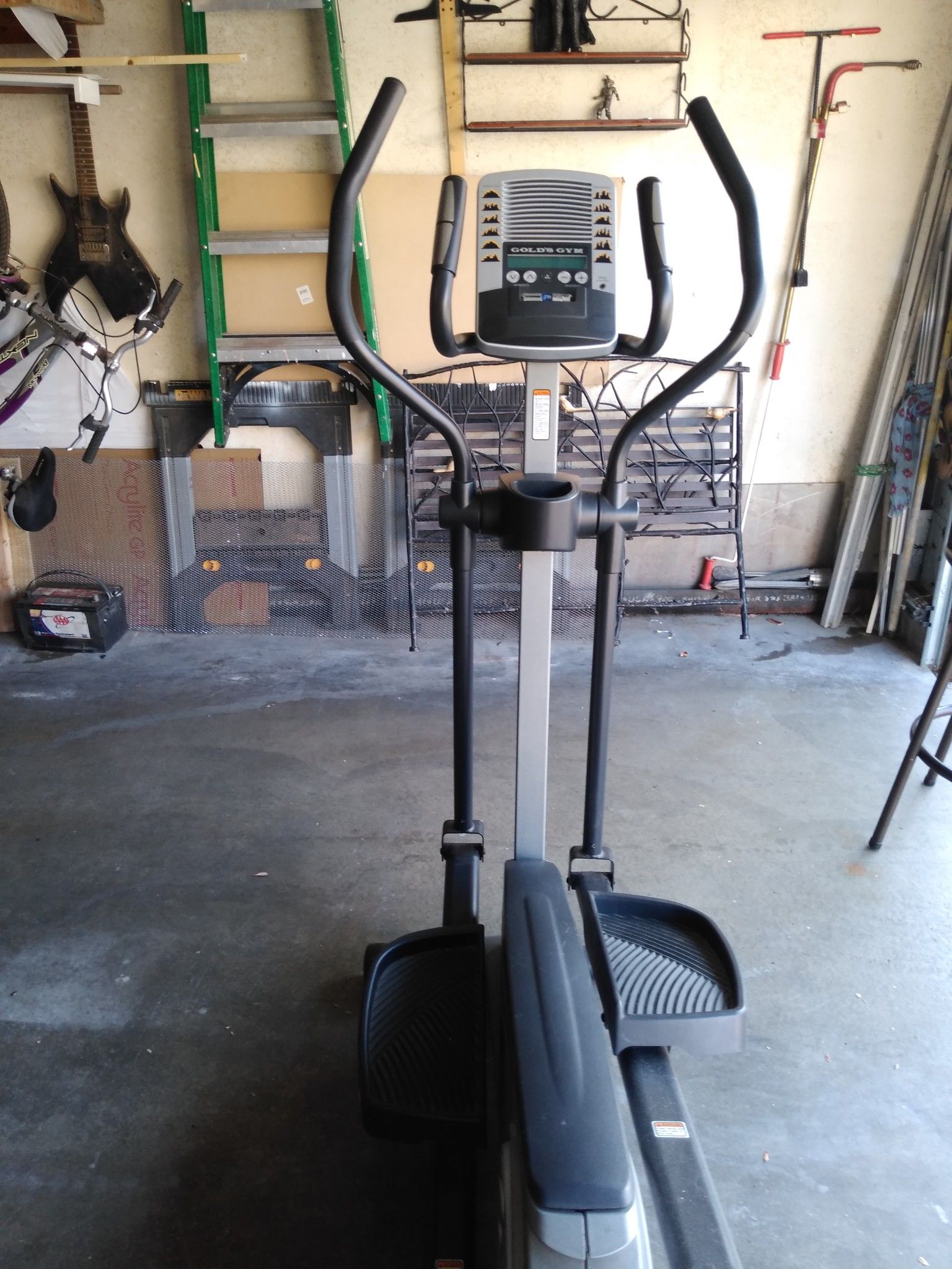 Elliptical Manuel Gold Gym Stride Trainer 410 for Sale in Los Angeles