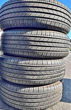 225/60r18 Michelin tires con 80% de Vida las 4