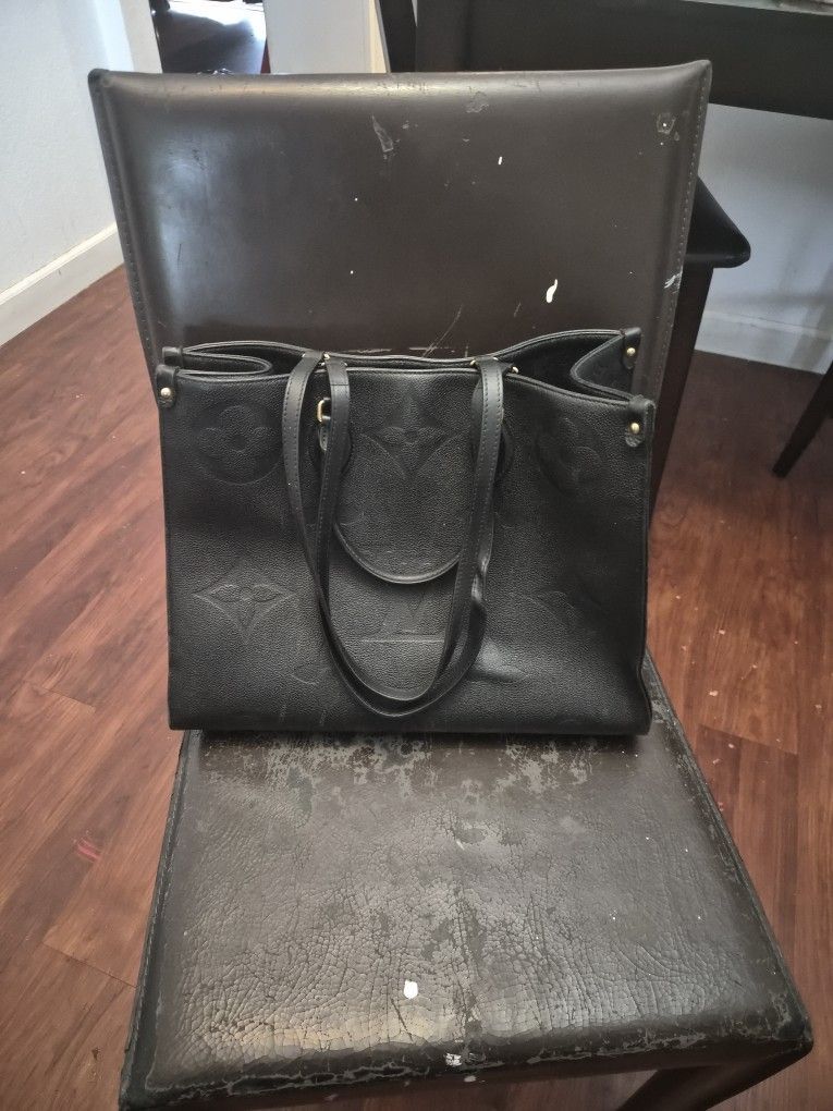 Louis Vuitton Monogram Empreinte OnTheGo GM tote bag in black leather.