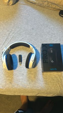 Hyper x headphones and Logitech pro x super light