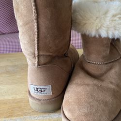 Ugg Womens Boots Size 6