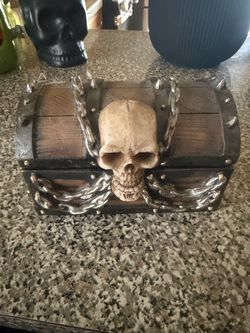 Gothic Skull Treasure / Trinket Box – Chains & Spikes
