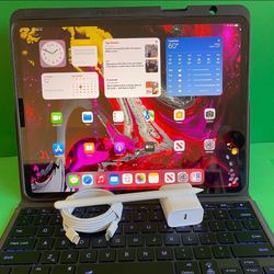 Apple IPad Pro 12.9” 3rd Generation (Face ID/Liquid Retina Display) 64GB WiFi + cellular (Unlocked) with keyboard, Pen & Accessories